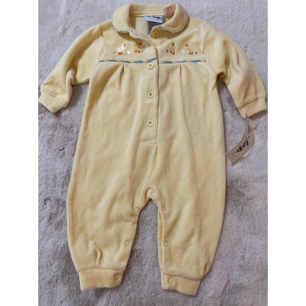 Vintage Velour Duck Embroidered Velour Yellow Footed Sleeper Size 6 months NWT